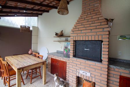 Casa de condomínio à venda com 315m², 5 quartos e 3 vagasChurrasqueira