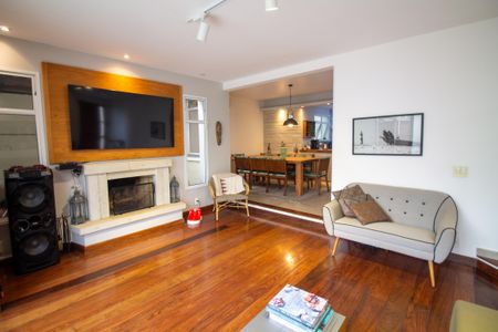 Casa de condomínio à venda com 315m², 5 quartos e 3 vagasSala