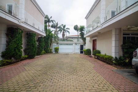 Casa de condomínio à venda com 315m², 5 quartos e 3 vagasGaragem e Fachada Interna do Condominio