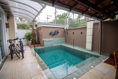 Casa de condomínio à venda com 315m², 5 quartos e 3 vagasPiscina