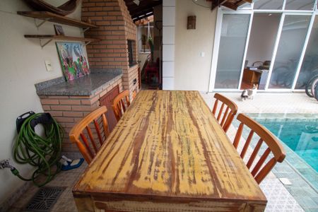Casa de condomínio à venda com 315m², 5 quartos e 3 vagasChurrasqueira