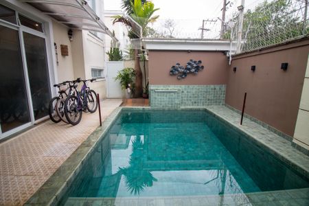 Casa de condomínio à venda com 315m², 5 quartos e 3 vagasPiscina
