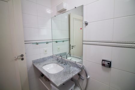 Casa de condomínio à venda com 315m², 5 quartos e 3 vagasBanheiro da Suíte 1