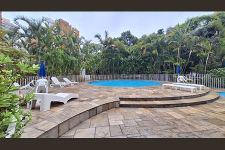 Apartamento à venda com 85m², 3 quartos e 2 vagas Apartamento à venda com 85m², 3 quartos e 2 vagasÁrea comum - Piscina