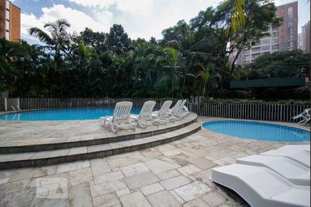 Apartamento à venda com 85m², 3 quartos e 2 vagas Apartamento à venda com 85m², 3 quartos e 2 vagasÁrea comum - Piscina