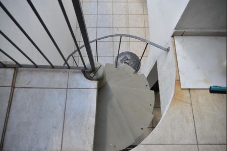 Casa para alugar com 172m², 3 quartos e 2 vagasEscada