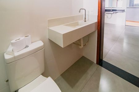 Banheiro de kitnet/studio para alugar com 2 quartos, 50m² em Jardim Veneza, Indaiatuba