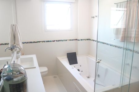 Apartamento à venda com 180m², 3 quartos e 2 vagasBanheiro da Suíte 1