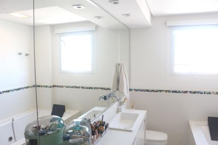 Apartamento à venda com 180m², 3 quartos e 2 vagasBanheiro da Suíte 1