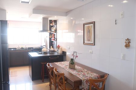 Apartamento à venda com 180m², 3 quartos e 2 vagasCozinha