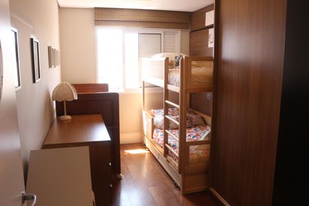 Apartamento à venda com 180m², 3 quartos e 2 vagasQuarto 2