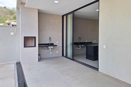 Casa à venda com 250m², 4 quartos e 2 vagas Casa à venda com 250m², 4 quartos e 2 vagasQuintal