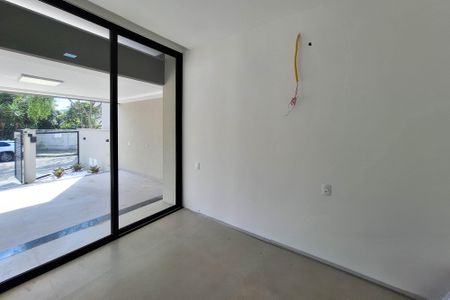 Casa à venda com 250m², 4 quartos e 2 vagas Casa à venda com 250m², 4 quartos e 2 vagasEscritório