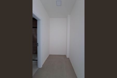 Casa à venda com 250m², 4 quartos e 2 vagas Casa à venda com 250m², 4 quartos e 2 vagasCloset da Suíte 2