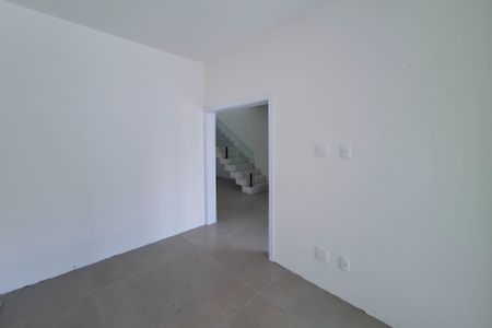 Casa à venda com 250m², 4 quartos e 2 vagas Casa à venda com 250m², 4 quartos e 2 vagasEscritório