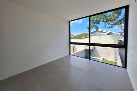 Casa à venda com 250m², 4 quartos e 2 vagas Casa à venda com 250m², 4 quartos e 2 vagasSuíte 3