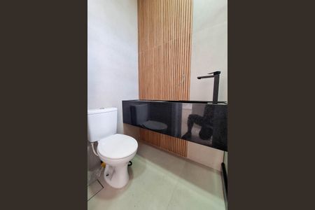 Casa à venda com 250m², 4 quartos e 2 vagas Casa à venda com 250m², 4 quartos e 2 vagasBanheiro Social