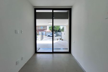 Casa à venda com 250m², 4 quartos e 2 vagas Casa à venda com 250m², 4 quartos e 2 vagasEscritório