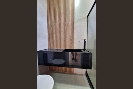 Casa à venda com 250m², 4 quartos e 2 vagas Casa à venda com 250m², 4 quartos e 2 vagasBanheiro Social