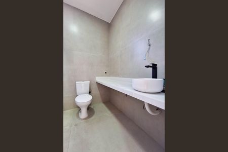 Casa à venda com 250m², 4 quartos e 2 vagas Casa à venda com 250m², 4 quartos e 2 vagasBanheiro da Suíte 1