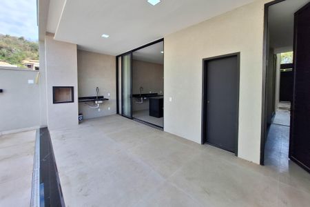 Casa à venda com 250m², 4 quartos e 2 vagas Casa à venda com 250m², 4 quartos e 2 vagasQuintal