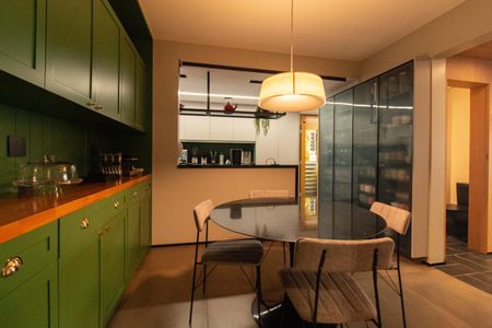 Apartamento à venda com 267m², 4 quartos e 4 vagas Apartamento à venda com 267m², 4 quartos e 4 vagasCozinha