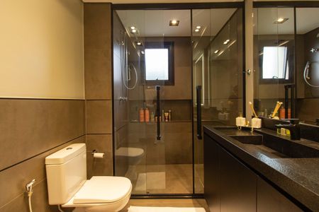 Apartamento à venda com 267m², 4 quartos e 4 vagas Apartamento à venda com 267m², 4 quartos e 4 vagasBanheiro 2 da Suíte 2