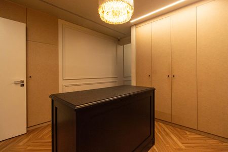 Apartamento à venda com 267m², 4 quartos e 4 vagas Apartamento à venda com 267m², 4 quartos e 4 vagasCloset da Suíte 2