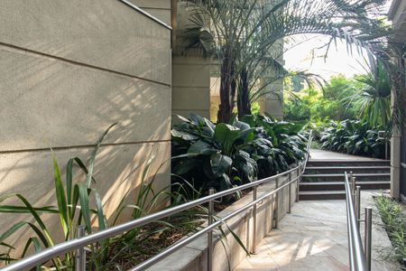 Apartamento à venda com 267m², 4 quartos e 4 vagas Apartamento à venda com 267m², 4 quartos e 4 vagasEntrada