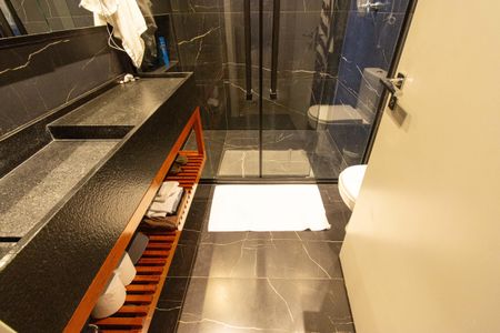 Apartamento à venda com 267m², 4 quartos e 4 vagas Apartamento à venda com 267m², 4 quartos e 4 vagasBanheiro 1 da Suíte 2