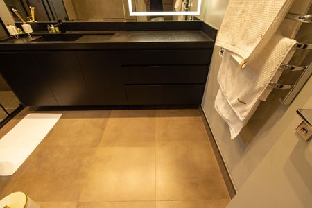 Apartamento à venda com 267m², 4 quartos e 4 vagas Apartamento à venda com 267m², 4 quartos e 4 vagasBanheiro 2 da Suíte 2