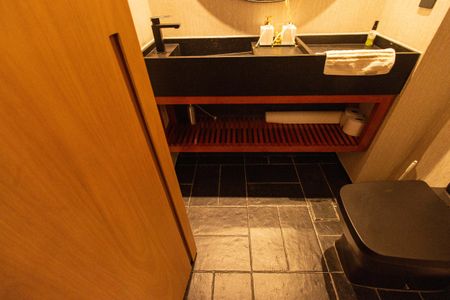 Apartamento à venda com 267m², 4 quartos e 4 vagas Apartamento à venda com 267m², 4 quartos e 4 vagasLavabo