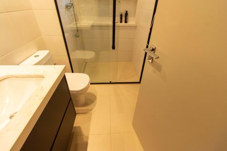 Apartamento à venda com 267m², 4 quartos e 4 vagas Apartamento à venda com 267m², 4 quartos e 4 vagasBanheiro da Suíte 4