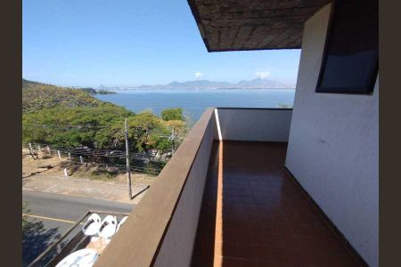 Casa à venda com 454m², 5 quartos e 3 vagas