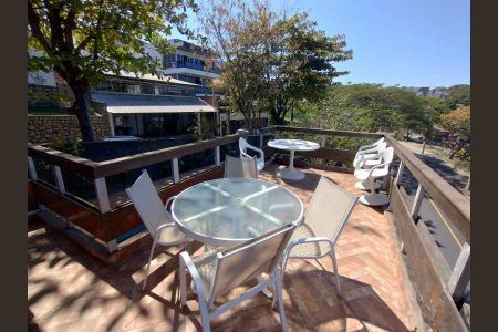 Casa à venda com 454m², 5 quartos e 3 vagas