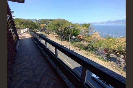 Casa à venda com 454m², 5 quartos e 3 vagas