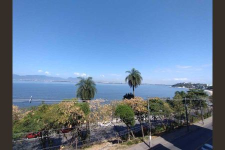 Casa à venda com 454m², 5 quartos e 3 vagas