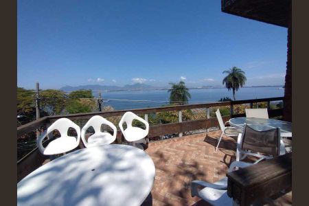 Casa à venda com 454m², 5 quartos e 3 vagas