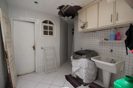 Casa à venda com 368m², 5 quartos e 3 vagasÁrea de Serviço