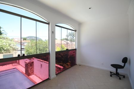 Casa à venda com 368m², 5 quartos e 3 vagasSuíte 1 Varanda