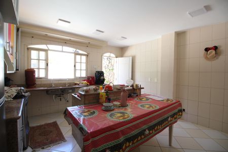 Casa à venda com 368m², 5 quartos e 3 vagasCozinha