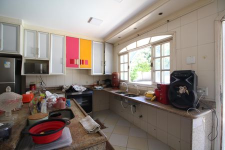 Casa à venda com 368m², 5 quartos e 3 vagasCozinha