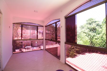 Casa à venda com 368m², 5 quartos e 3 vagasSuíte 2  - Varanda