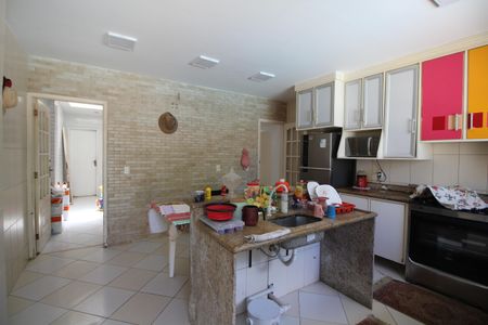 Casa à venda com 368m², 5 quartos e 3 vagasCozinha