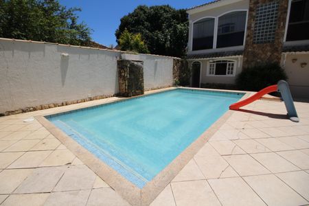 Casa à venda com 368m², 5 quartos e 3 vagasPiscina