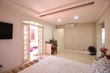 Casa à venda com 368m², 5 quartos e 3 vagasSuíte 2