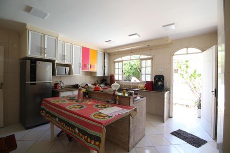 Casa à venda com 368m², 5 quartos e 3 vagasCozinha