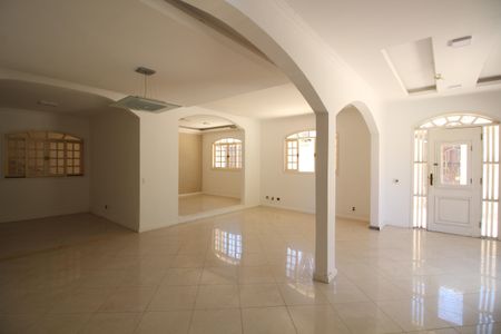 Casa à venda com 368m², 5 quartos e 3 vagasSala