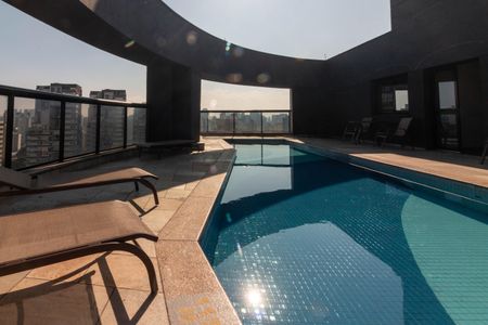 Studio à venda com 28m², 1 quarto e 1 vaga Studio à venda com 28m², 1 quarto e 1 vagaÁrea comum - Piscina