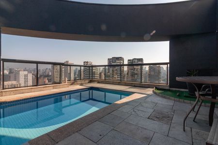 Studio à venda com 28m², 1 quarto e 1 vaga Studio à venda com 28m², 1 quarto e 1 vagaÁrea comum - Piscina